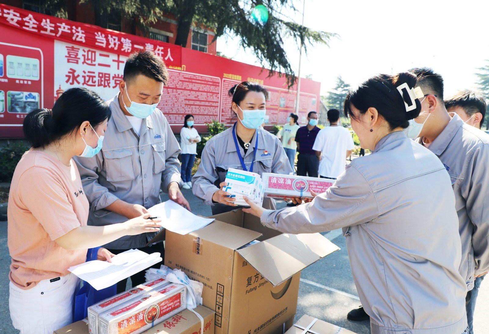 安陽園區(qū):貼心送關(guān)愛_調(diào)整大小